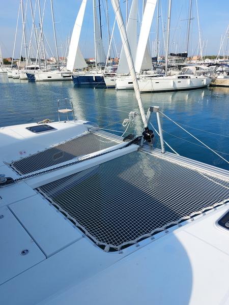 Book yachts online - catamaran - Lagoon 42 - MADRE PERLA - rent
