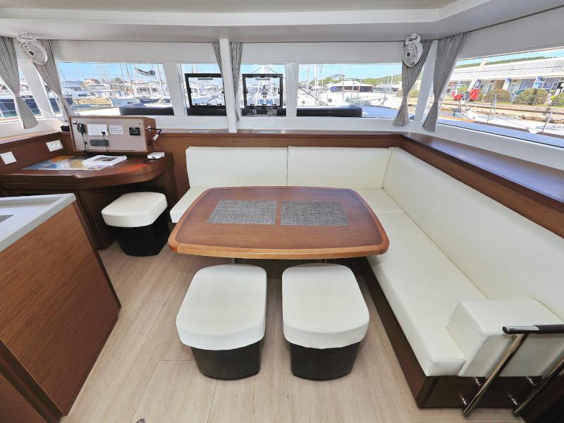 Book yachts online - catamaran - Lagoon 450 F - OLIVER - rent