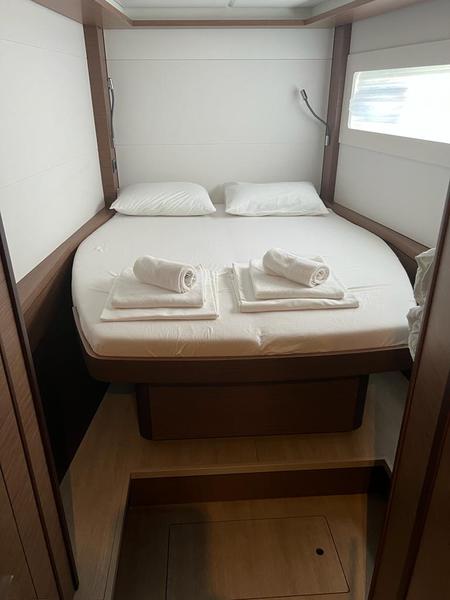 Book yachts online - catamaran - Lagoon 46 - WHY NOT - rent