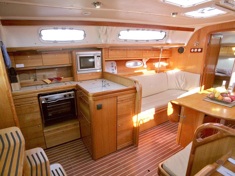 Book yachts online - sailboat - Bavaria 38 Cruiser - Aristoteles - rent