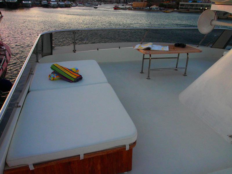 Book yachts online - motorboat - Perama Shipyards 102 - Elena - rent