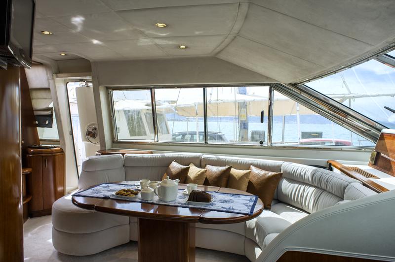 Book yachts online - motorboat - Technema 67 - Posillipo Technema 67 - rent