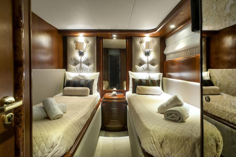 Book yachts online - motorboat - Technema 67 - Posillipo Technema 67 - rent