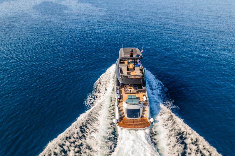 Book yachts online - motorboat - Explorer 62 - Niko - rent