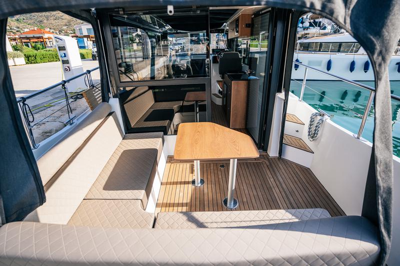 Book yachts online - motorboat - Nikhen Aqua Sun 34 - Bepo - rent