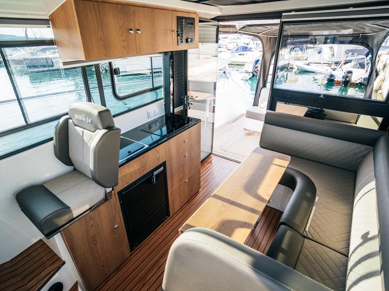 Book yachts online - motorboat - Nikhen Aqua Sun 34 - Bepo - rent