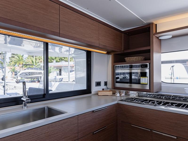 Book yachts online - catamaran - Lagoon 46 - Galeb - rent