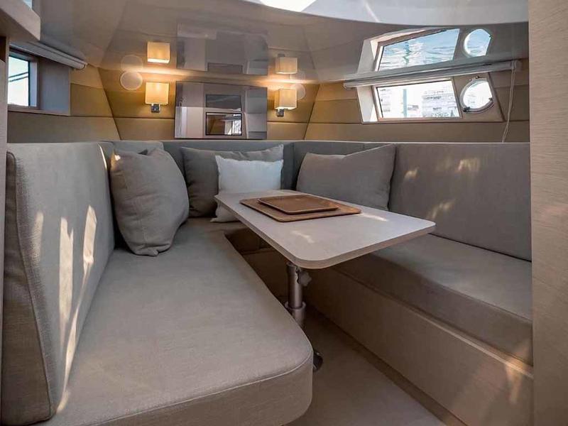 Book yachts online - motorboat - Tesoro T40 - Bianka - rent