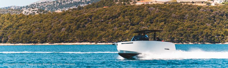 Book yachts online - motorboat - De Antonio D28 Open - LUI - rent