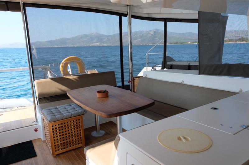 Book yachts online - catamaran - Lagoon 450 Fly - IRIS IV - rent