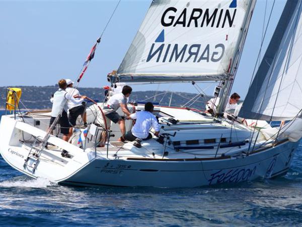 Book yachts online - sailboat - First 35 - Aquarius - rent