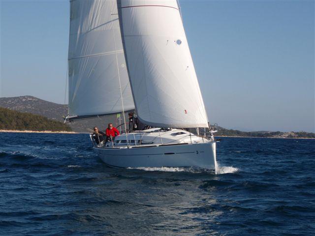 Book yachts online - sailboat - First 35 - Aquarius - rent