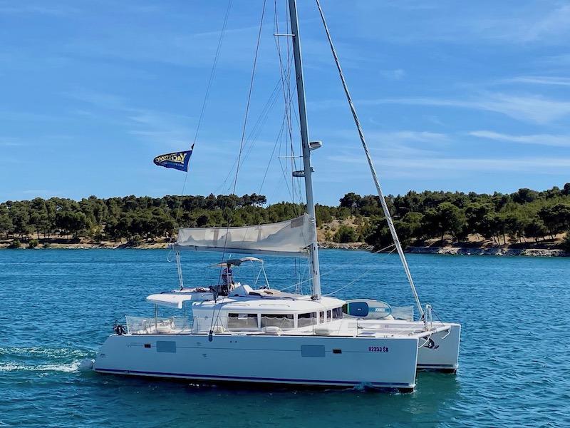 Book yachts online - catamaran - Lagoon 450 F - BAGIRA - rent