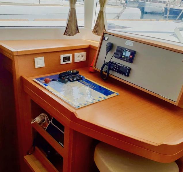 Book yachts online - catamaran - Lagoon 450 F - BAGIRA - rent