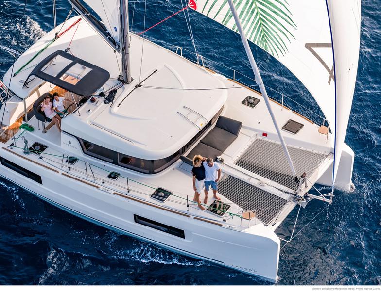 Book yachts online - catamaran - Lagoon 40 - SMILE - rent