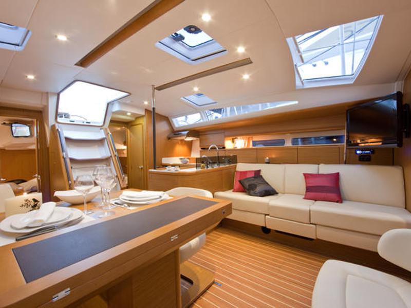 Book yachts online - sailboat - Jeanneau 53 - EC- J53-14-MA - rent