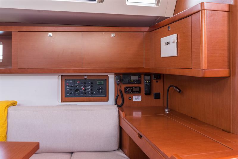 Book yachts online - sailboat - Oceanis 45 - ZOA - rent