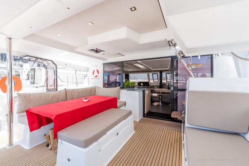 Book yachts online - catamaran - Saona 47 - SUNNY WAVE - rent