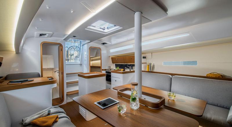 Book yachts online - sailboat - First 36 - ULTRA FIRST - rent