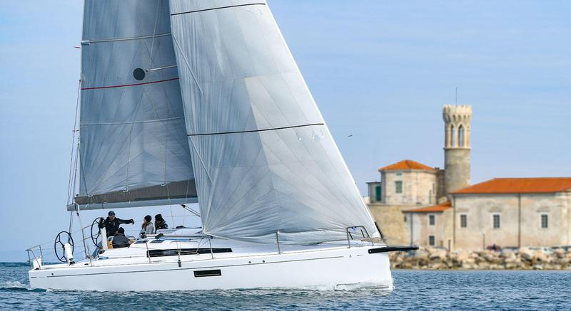 Book yachts online - sailboat - First 36 - ULTRA FIRST - rent