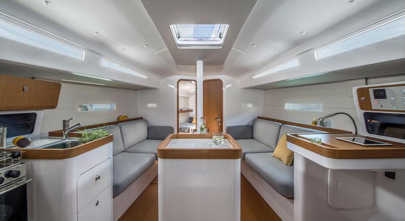 Book yachts online - sailboat - First 36 - ULTRA FIRST - rent