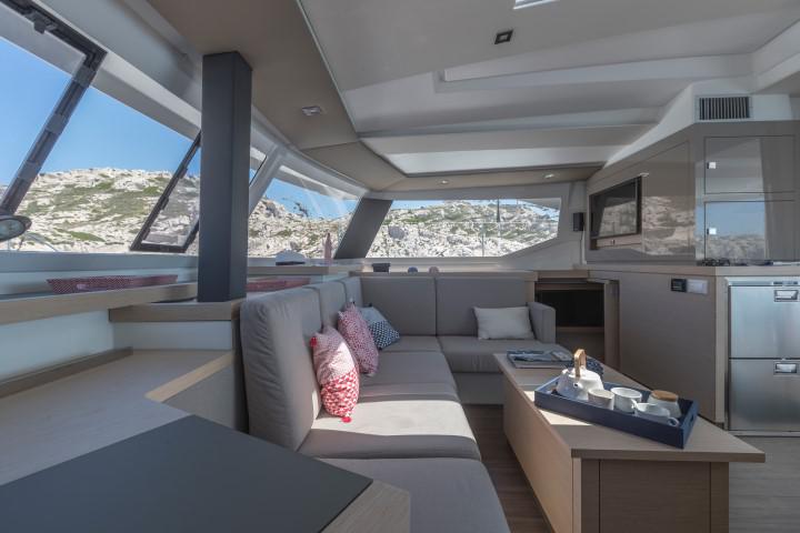 Book yachts online - catamaran - Astréa 42 - OCEAN RUNNER - rent
