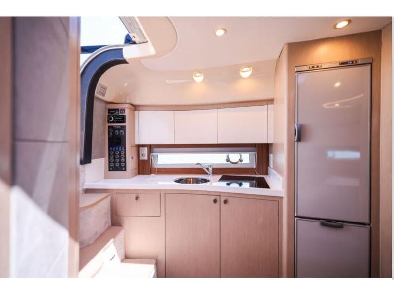 Book yachts online - motorboat - Focus Power 44 Hard Top - SONUS - rent
