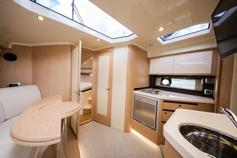 Book yachts online - motorboat - Focus Power 36 Hard Top - FOCUS - rent
