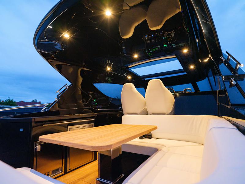 Book yachts online - motorboat - Focus Power 36 Hard Top - JOKER - rent