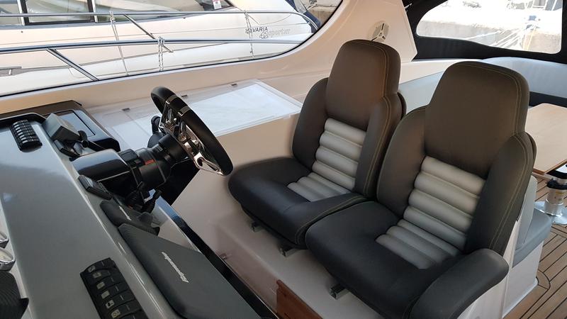 Book yachts online - motorboat - Focus Power 44 Hard Top - PHOENIX I - rent