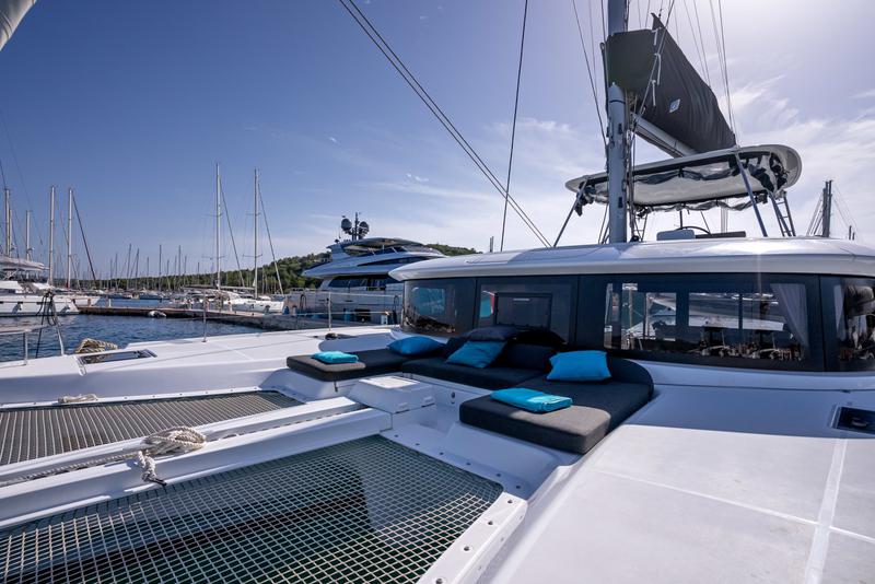 Book yachts online - catamaran - Lagoon 46 - SOFIA - rent
