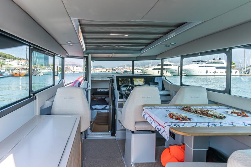Book yachts online - motorboat - Saxdor 320 GTC (2023) - MAVERICK - rent