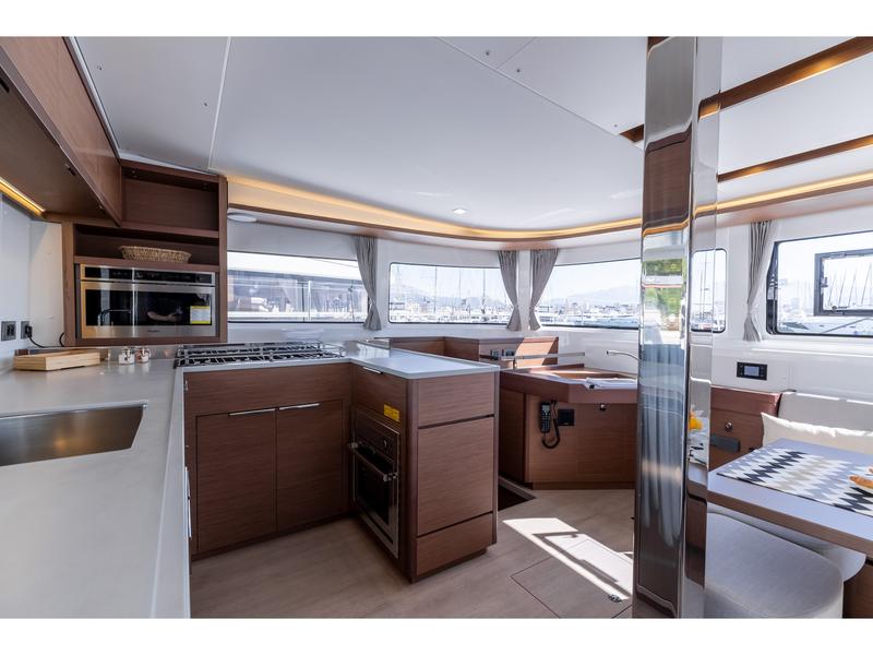 Book yachts online - catamaran - Lagoon 46 - HANGOVER - rent