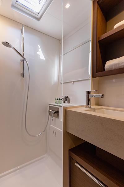 Book yachts online - catamaran - Lagoon 46 - HANGOVER - rent