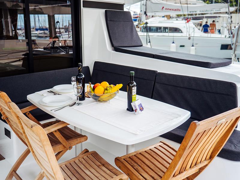 Book yachts online - catamaran - Lagoon 42 - LEGGIERO - rent