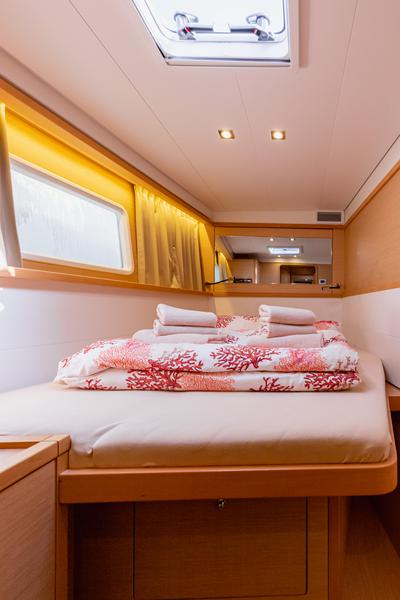 Book yachts online - catamaran - Lagoon 450 F - SMILE I - rent