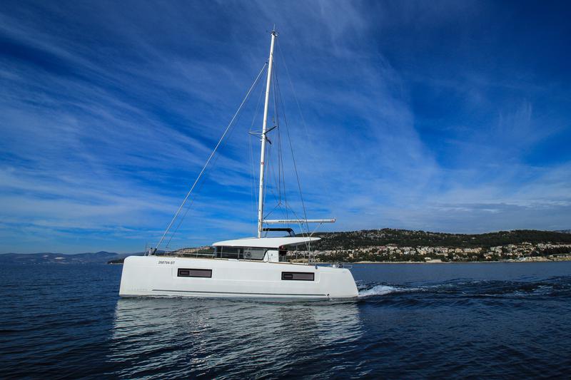 Book yachts online - catamaran - Lagoon 40 - LIQUID SPIRIT - rent