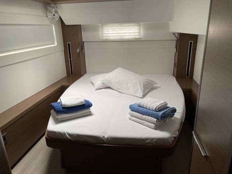 Book yachts online - catamaran - Lagoon 46 - Kleio - rent