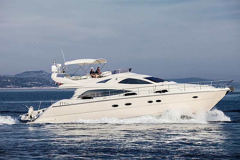 Book yachts online - motorboat - Aicon 56 S Fly - Senza Parole - rent