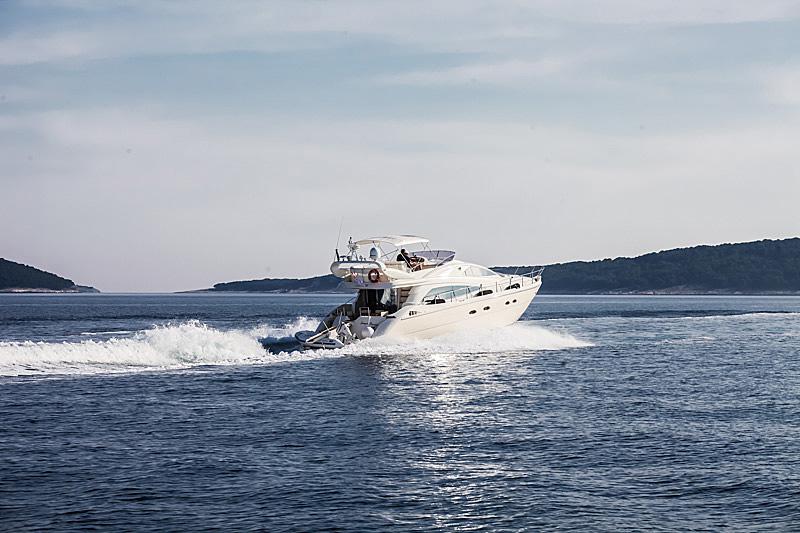 Book yachts online - motorboat - Aicon 56 S Fly - Senza Parole - rent