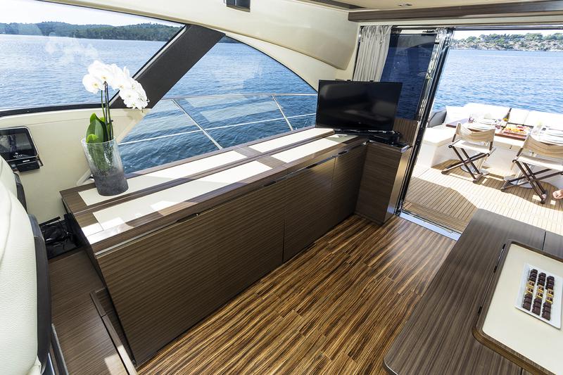 Book yachts online - motorboat - Azimut 55 S - Mini Too - rent