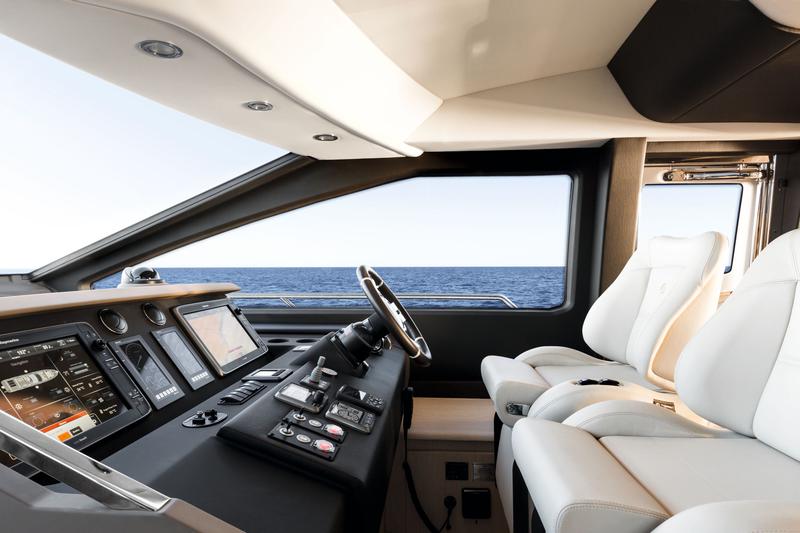 Book yachts online - motorboat - Azimut 72 Fly - Alyss - rent