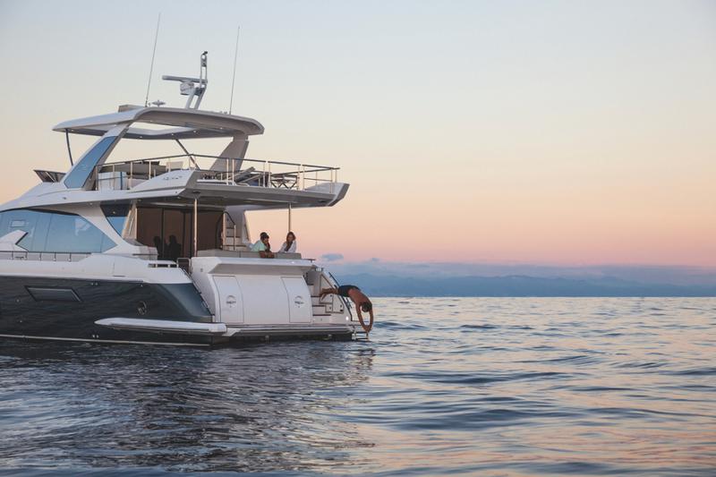 Book yachts online - motorboat - Azimut 72 Fly - Alyss - rent