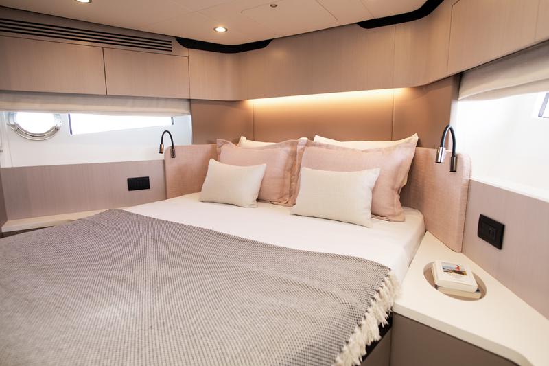 Book yachts online - motorboat - Azimut 60 Fly - Alibaba - rent
