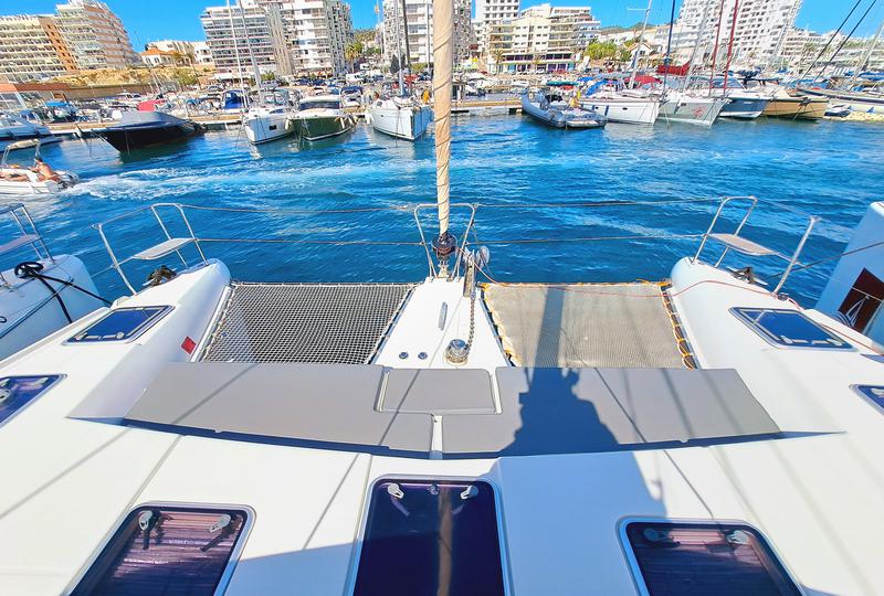 Book yachts online - catamaran - LAGOON 421 - THE MOB 6a BI-3-18-15  - rent