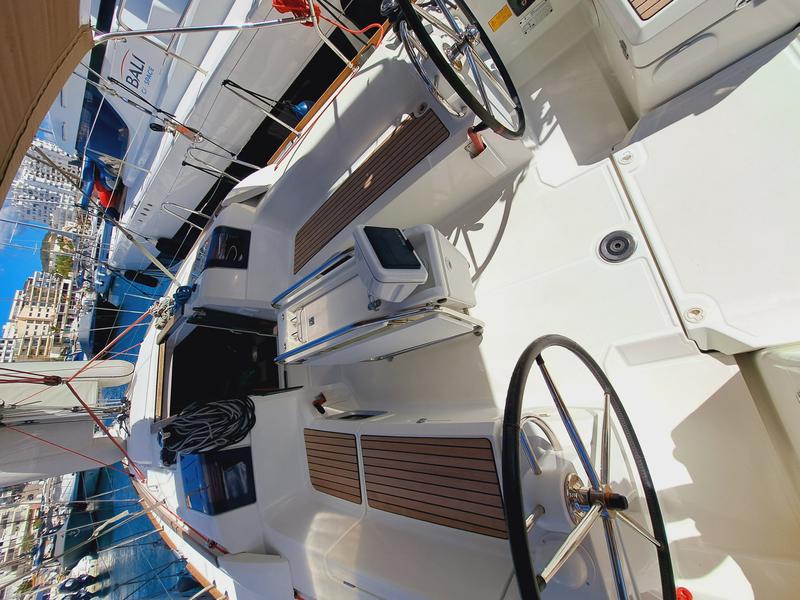Book yachts online - sailboat - JEANNEAU SO 389 - EMILINA BI-6ª-3-75-2018 - rent