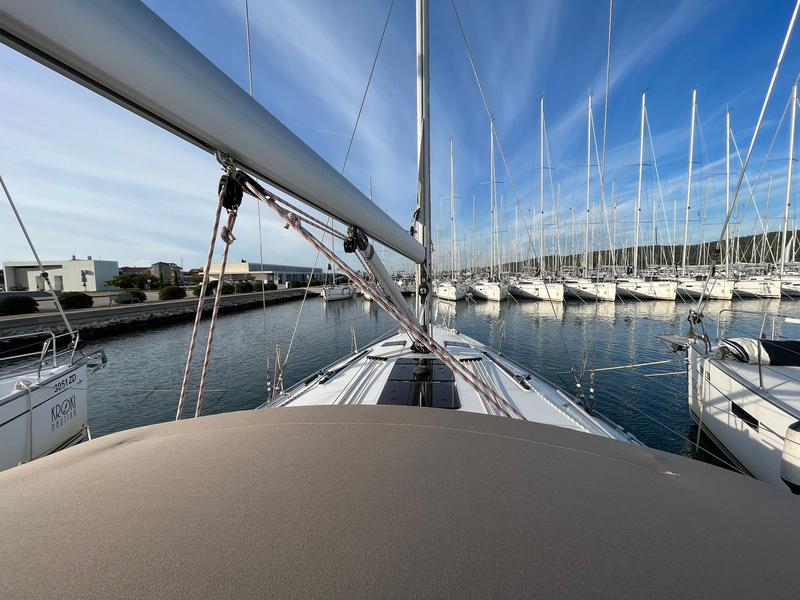 Book yachts online - sailboat - Bavaria Cruiser 41 - TONKA - rent