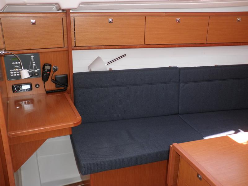 Book yachts online - sailboat - Bavaria Cruiser 33 - GIRICA - rent