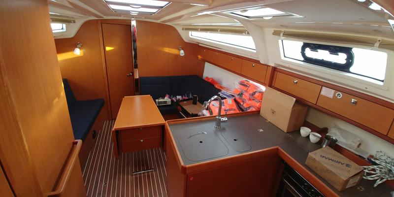 Book yachts online - sailboat - Bavaria Cruiser 37 - ALEGRIA - rent