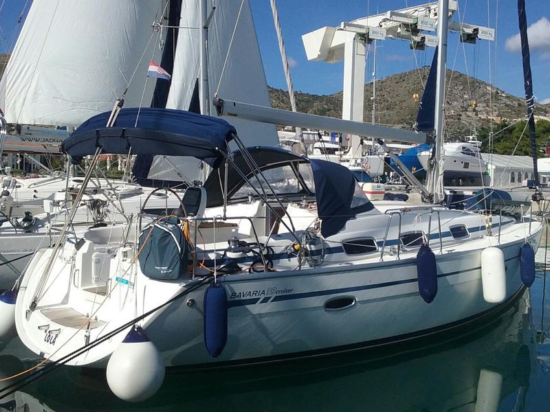 Book yachts online - sailboat - Bavaria 39 Cruiser - LOLA - rent
